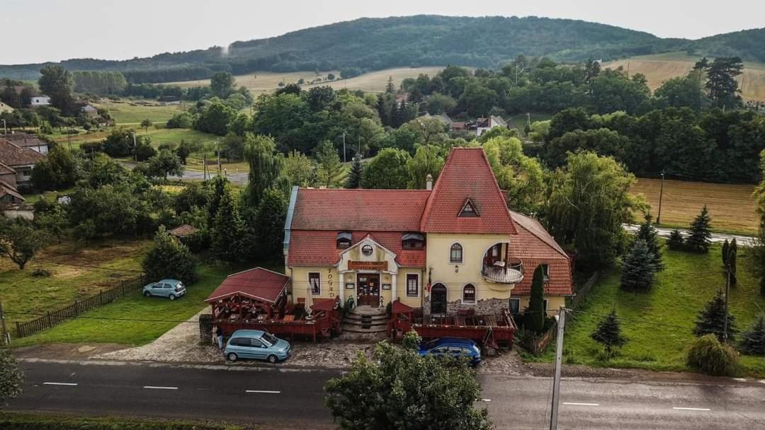 Cserhátvölgy Panzió Alsotold Exterior foto